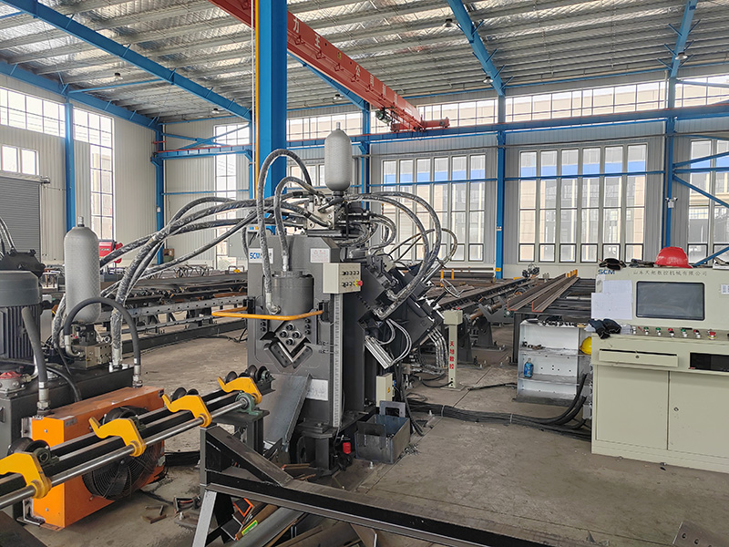 Ligne renforcée CNC TAPM1516 pour le poinçonnage, le marquage et le cisaillage des cornières d'acier